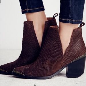 Jeffrey Campbell Cromwell Brown Ankle Bootie 7.5